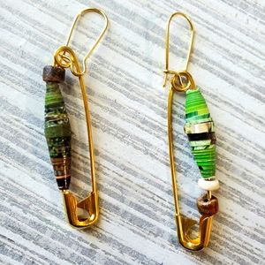 😀 HAND CRAFTED Goldtone safety pin earrings with paper beads. Boho